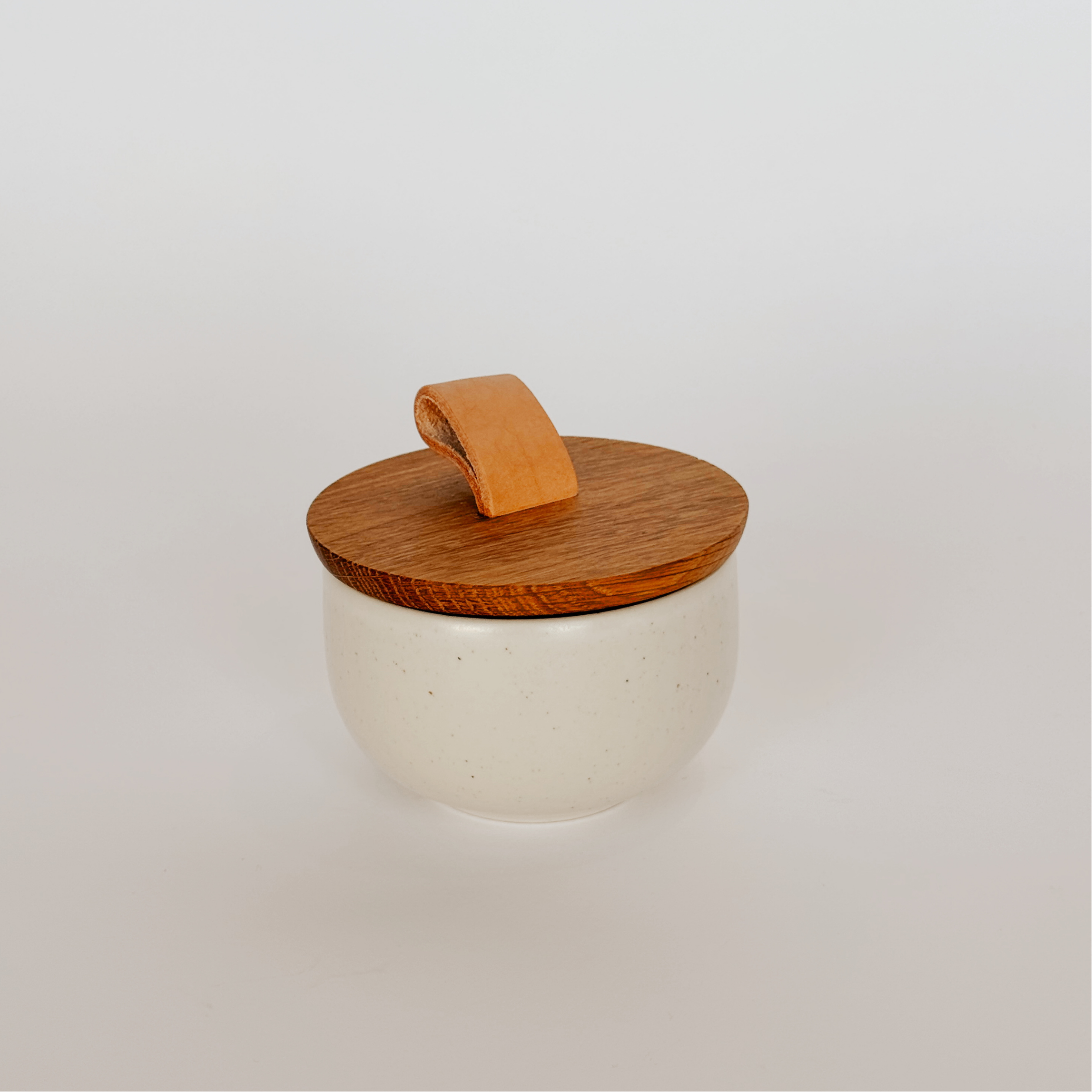 Casafina - Pacifica Salt Cellar with Oak Lid