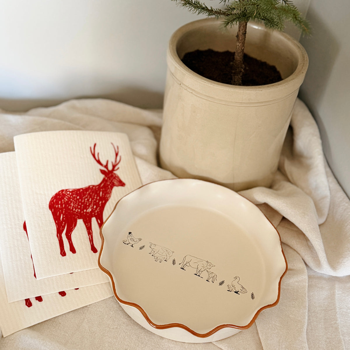 Woodbury Lane Fluted Pie Dish  Multi Farm Animal + Swedish Moose Dishcloths