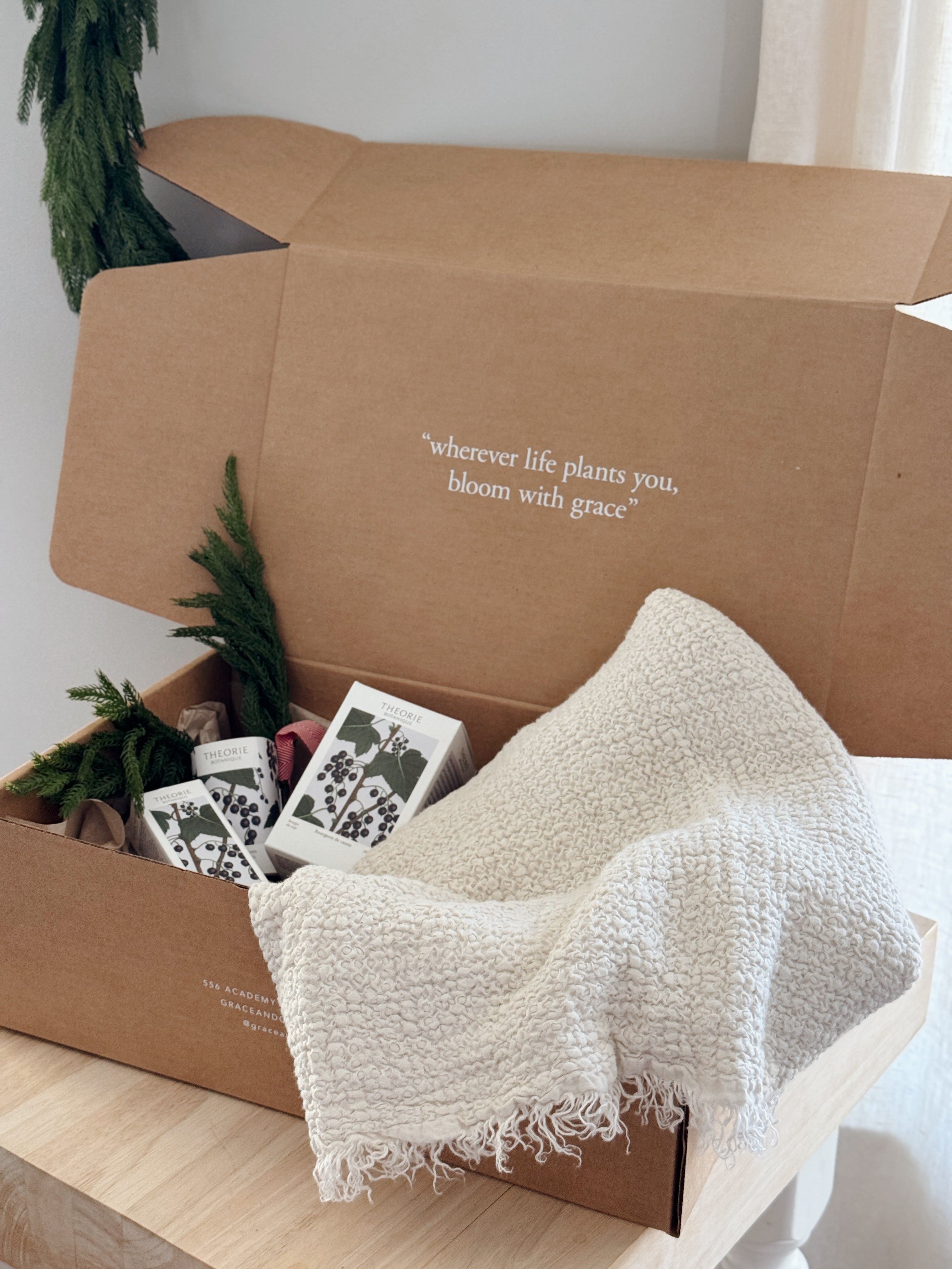 Grace Co - Holiday Gift Box "Cozy Scandi Weekend"