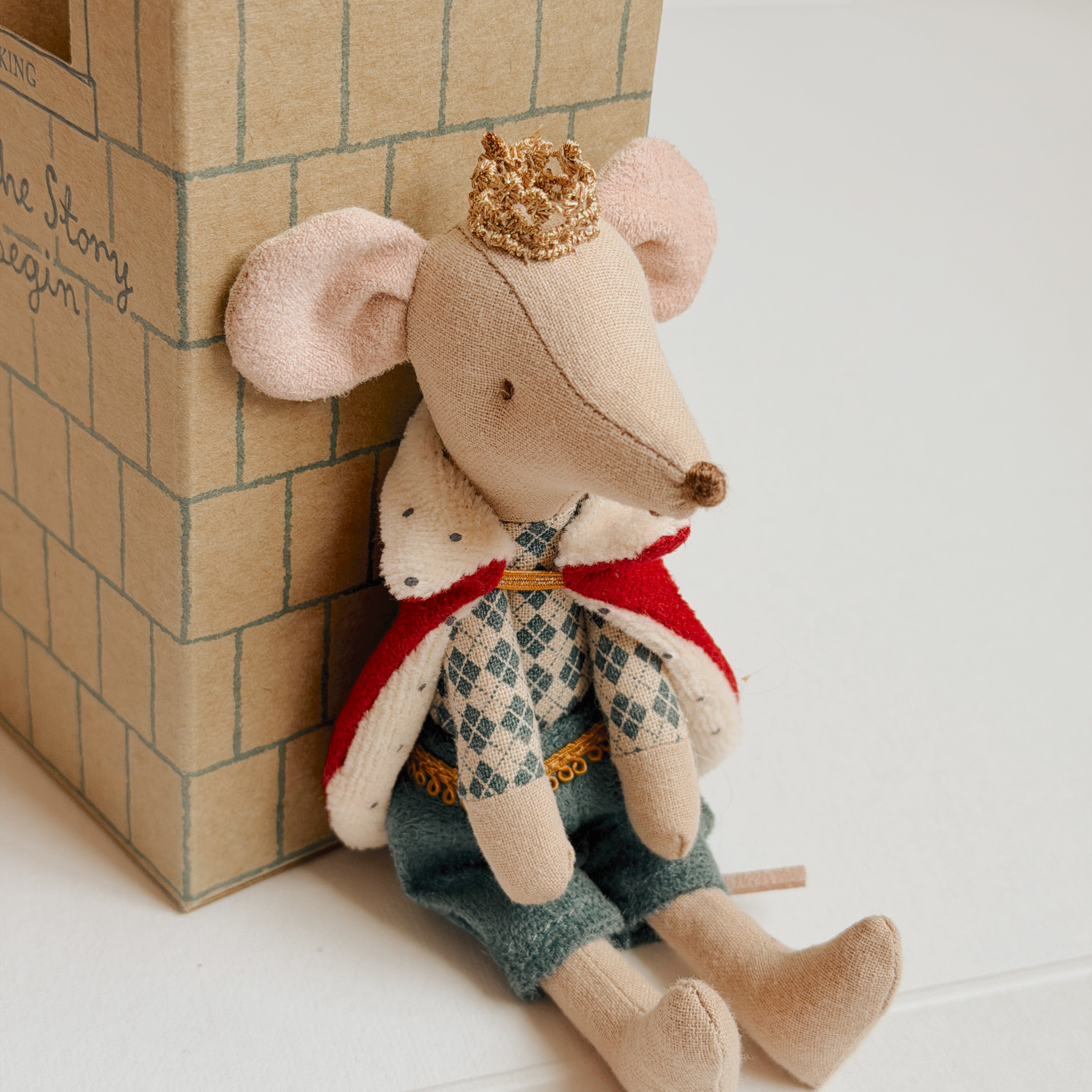 Maileg Royal Court in Castle Box