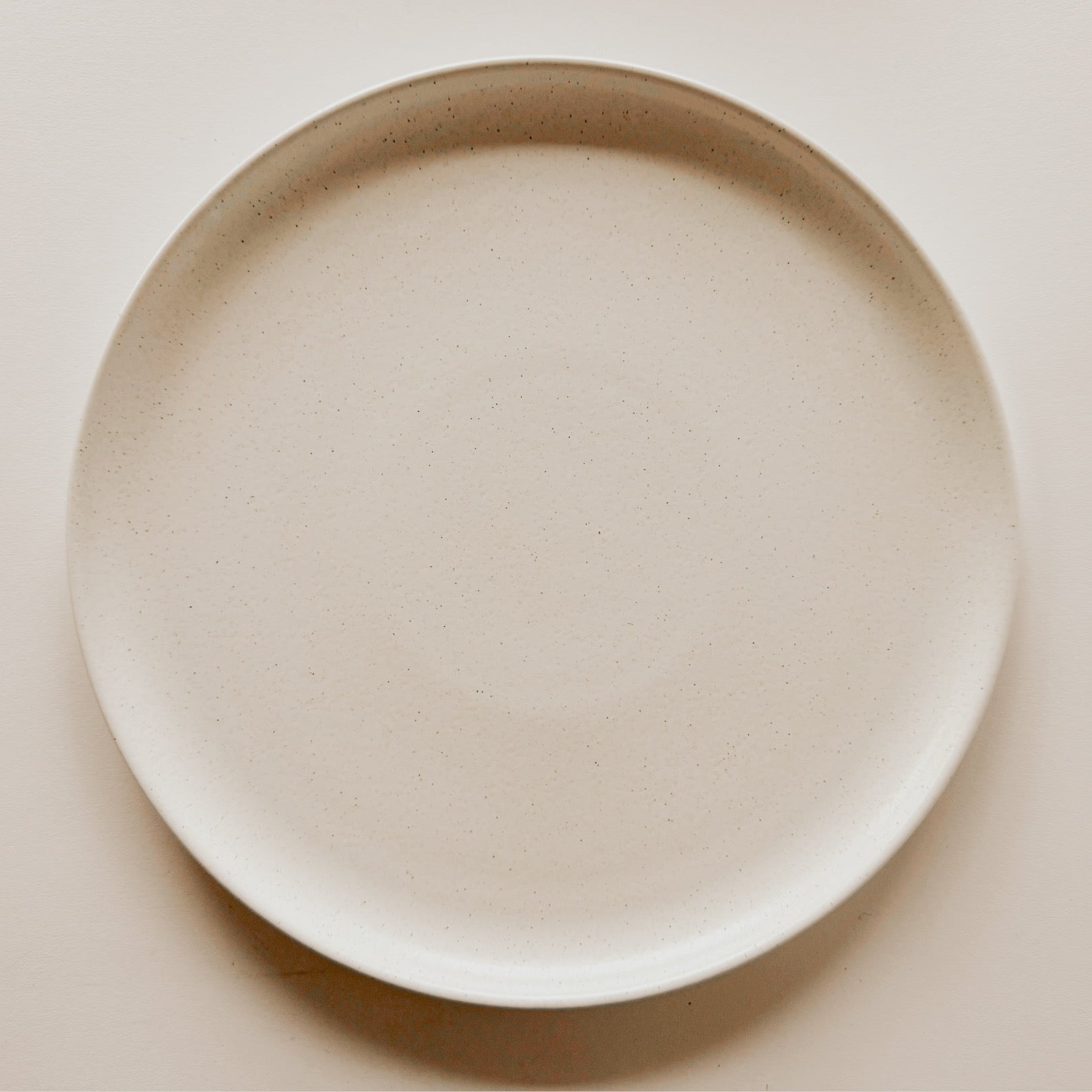 Casafina Porto - Large Round Serving Plate - Sea Salt