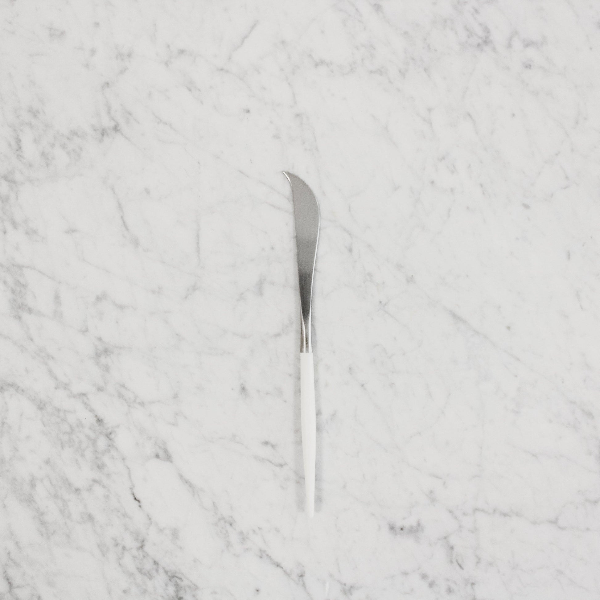 cutipol "goa" cheese knife with white handle